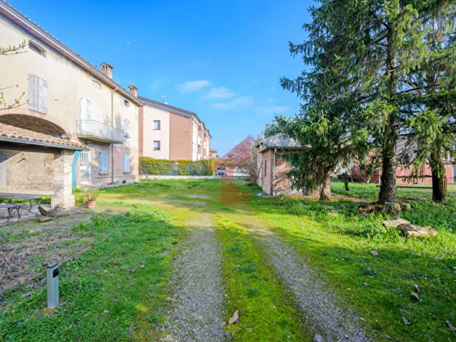 Immagine 18 di Rustico / casale in vendita  in Via al taro a Fontevivo