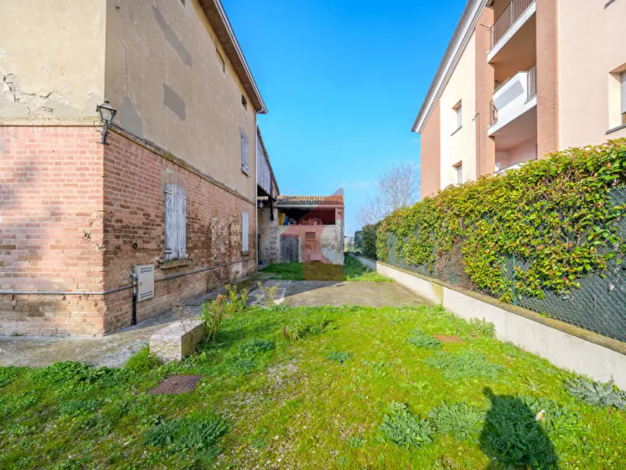 Immagine 22 di Rustico / casale in vendita  in Via al taro a Fontevivo