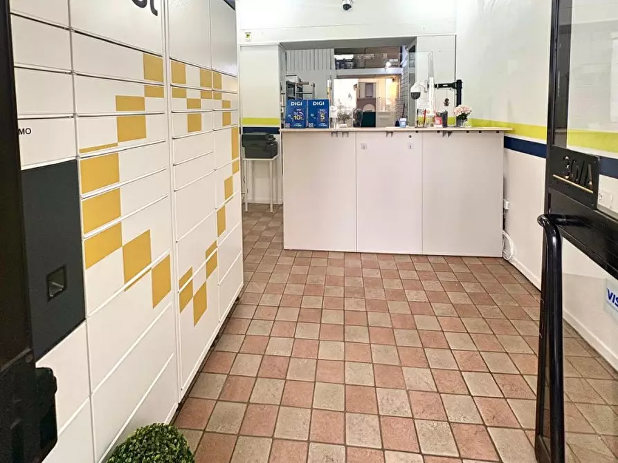 Immagine 1 di Negozio in affitto  in Corso Piero Maroncelli 30 a Torino