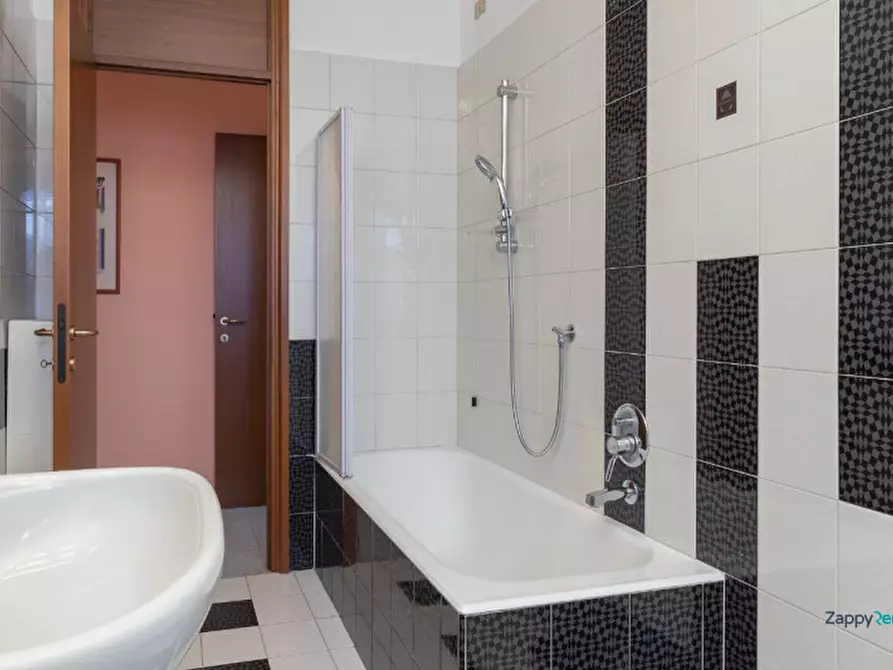 Immagine 22 di Appartamento in affitto  in Via Valera, 2 a Arese