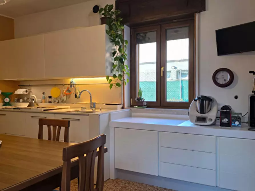 Immagine 8 di Casa bifamiliare in vendita  in via Monte Cengio 8 a Lonigo