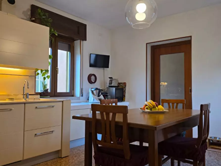 Immagine 10 di Casa bifamiliare in vendita  in via Monte Cengio 8 a Lonigo