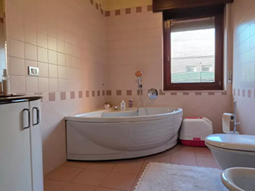 Immagine 12 di Casa bifamiliare in vendita  in via Monte Cengio 8 a Lonigo