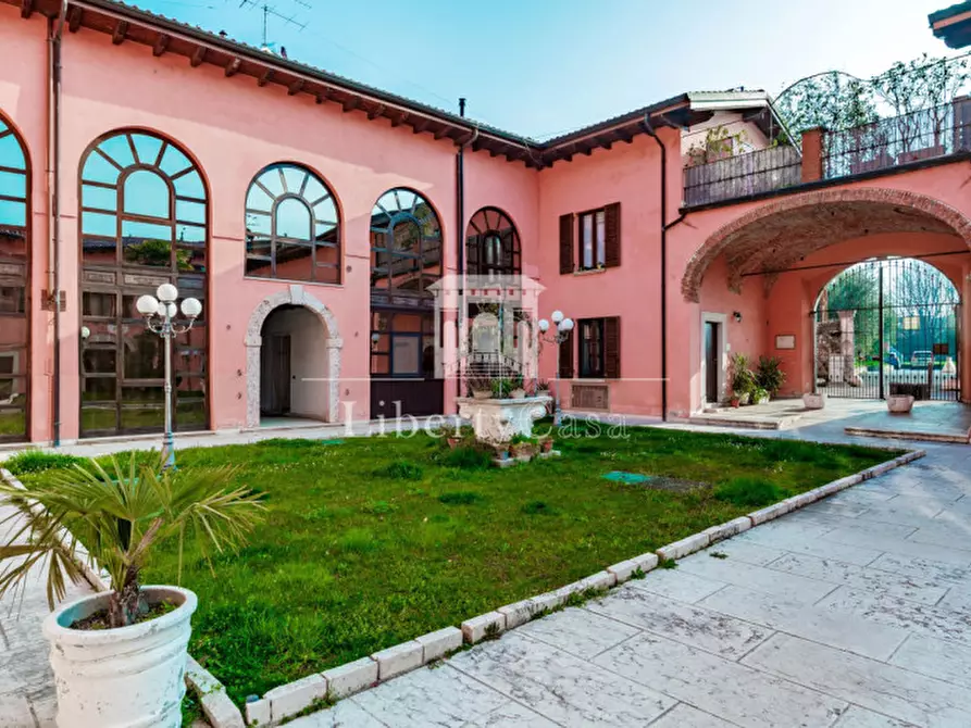 Immagine 1 di Appartamento in vendita  in Via Garibaldi a Padenghe Sul Garda
