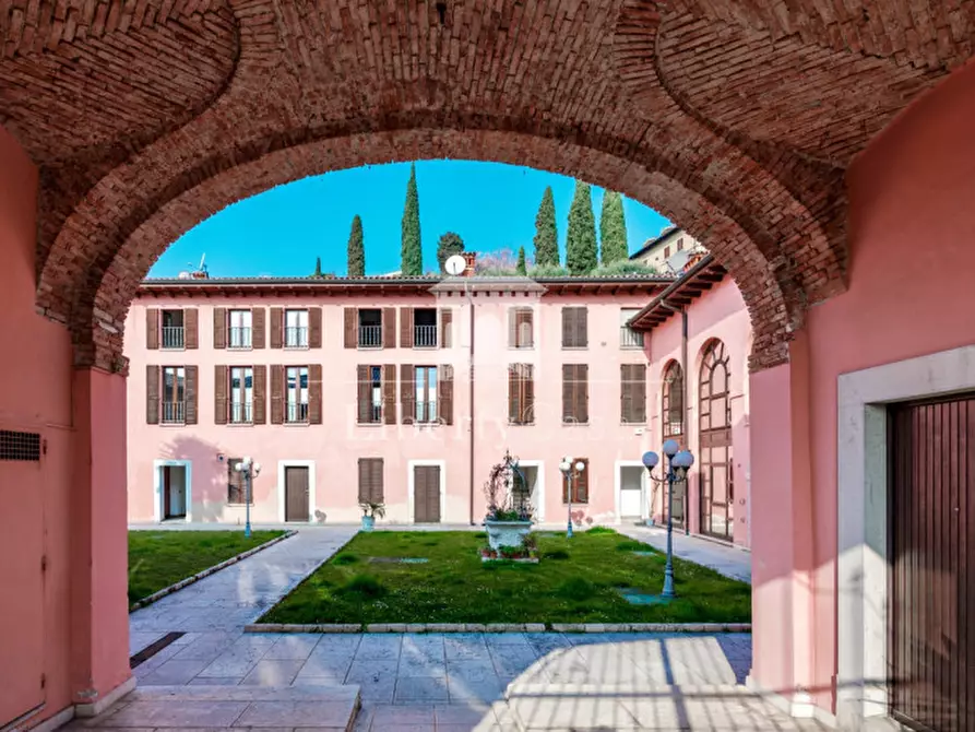 Immagine 10 di Appartamento in vendita  in Via Garibaldi a Padenghe Sul Garda