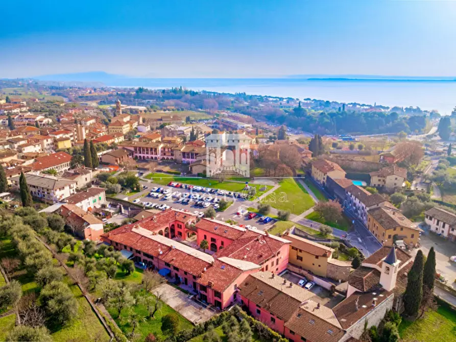 Immagine 11 di Appartamento in vendita  in Via Garibaldi a Padenghe Sul Garda