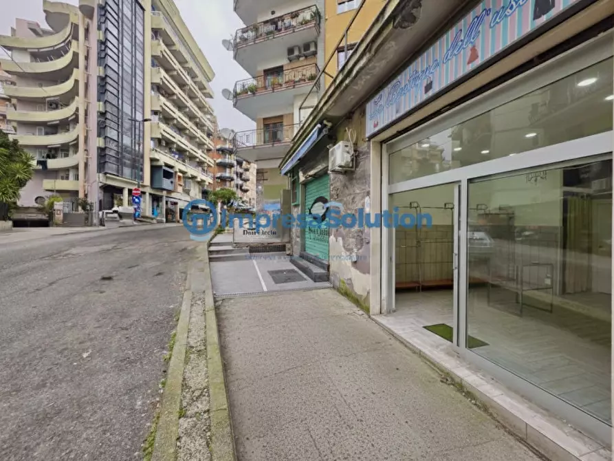 Immagine 6 di Negozio in affitto  in Via San Giacomo dei Capri a Napoli