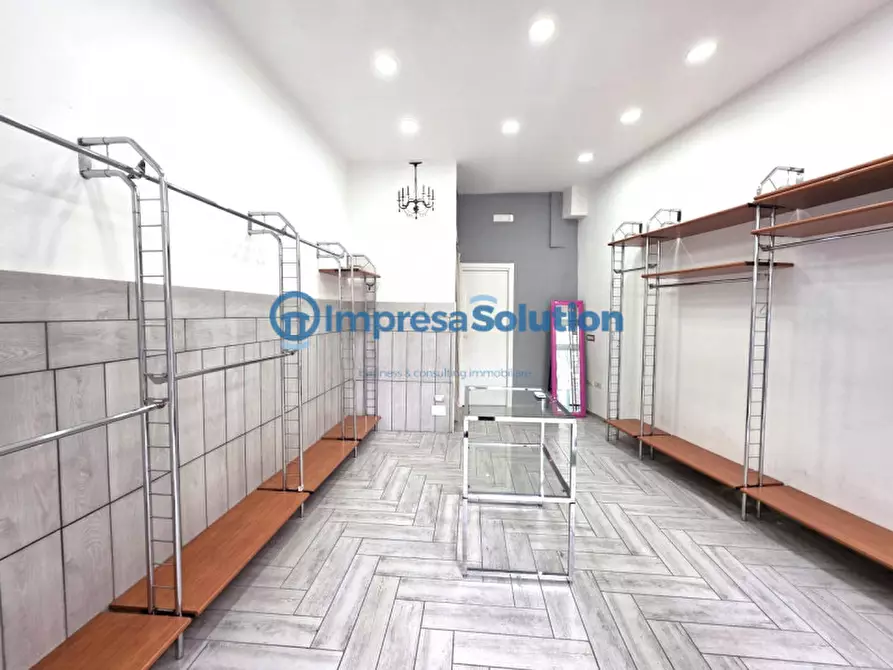 Immagine 10 di Negozio in affitto  in Via San Giacomo dei Capri a Napoli