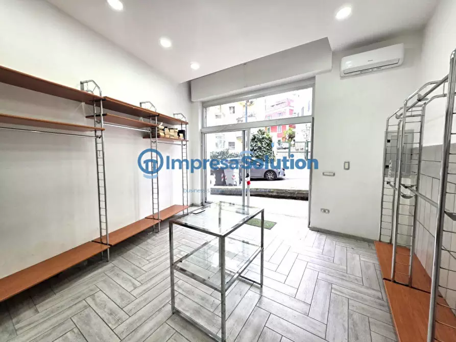 Immagine 14 di Negozio in affitto  in Via San Giacomo dei Capri a Napoli