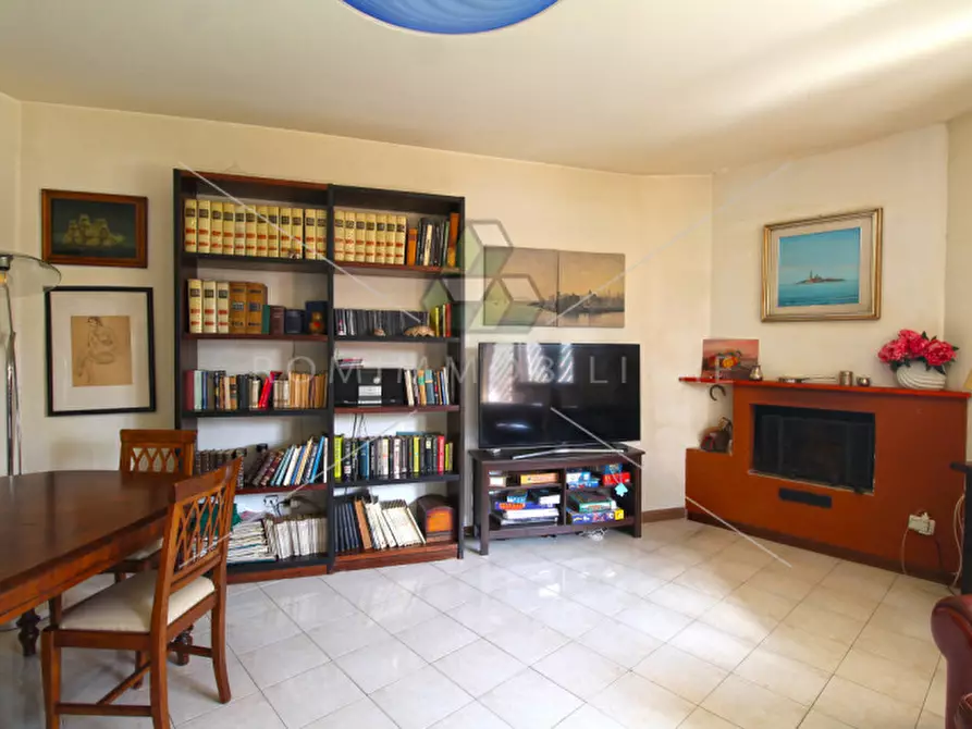 Immagine 3 di Villa in vendita  in Via Vincenzo Irolli a Roma