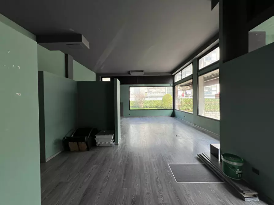 Immagine 3 di Negozio in vendita  a Verona