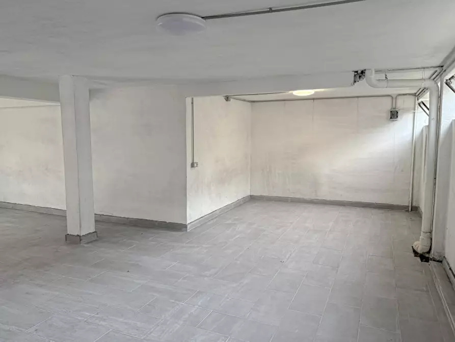 Immagine 4 di Magazzino in vendita  a Casorate Primo