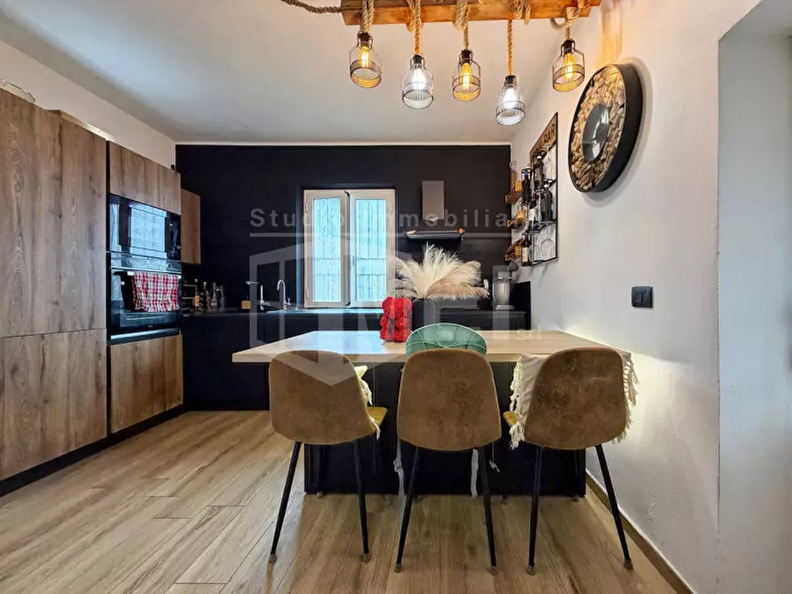 Immagine 1 di Casa indipendente in vendita  in Via di Quercianella 35 a Livorno