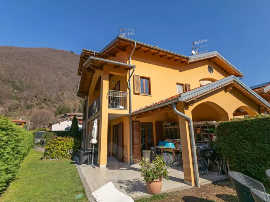 Immagine 3 di Villetta a schiera in vendita  in via Curioni 8/A a Cannobio