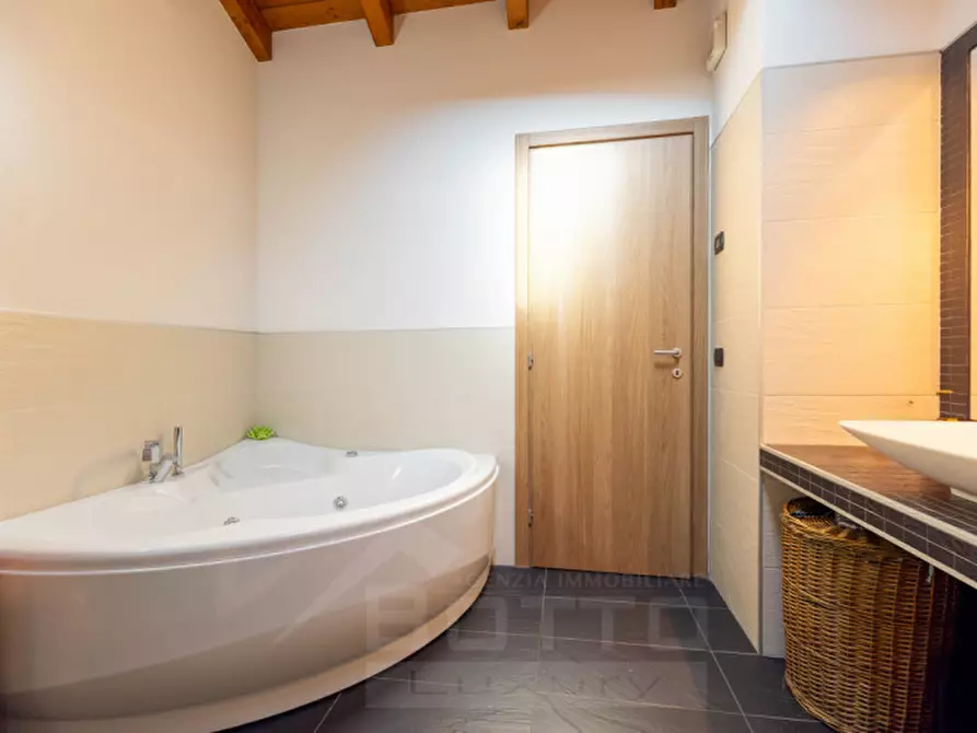 Immagine 25 di Villetta a schiera in vendita  in via Curioni 8/A a Cannobio