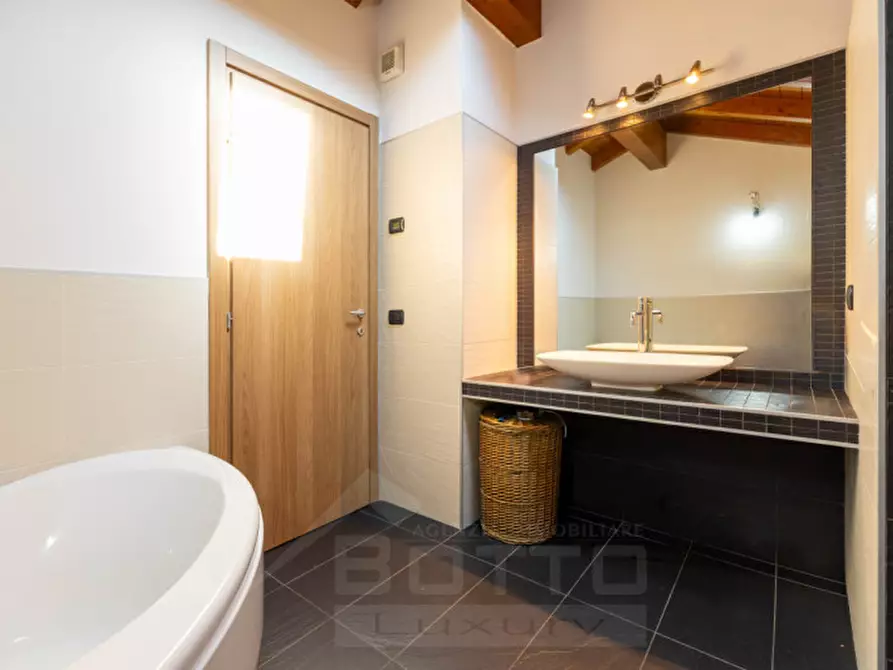 Immagine 26 di Villetta a schiera in vendita  in via Curioni 8/A a Cannobio