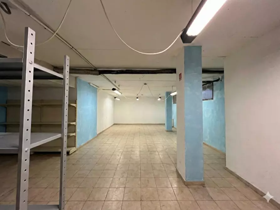Immagine 2 di Magazzino in vendita  a Verona