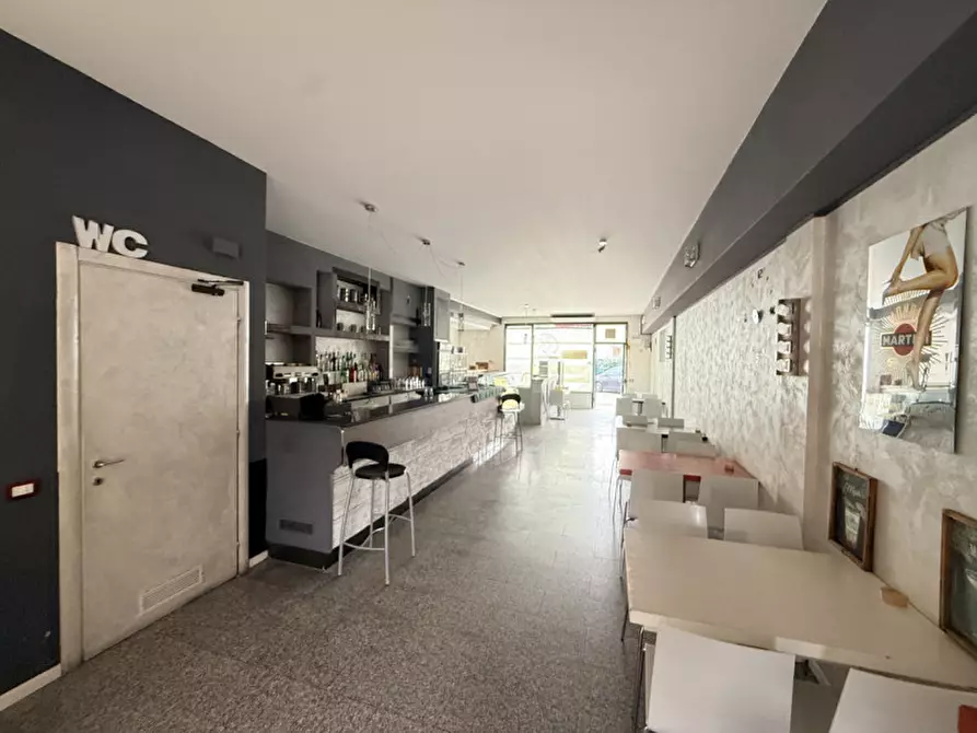 Immagine 1 di Negozio in vendita  in Via Cesare Battisti a San Giovanni Lupatoto