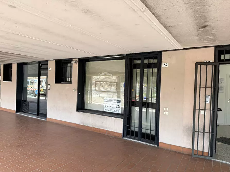 Immagine 2 di Negozio in vendita  in Via Cesare Battisti a San Giovanni Lupatoto