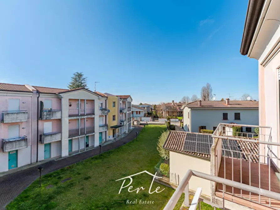 Immagine 8 di Appartamento in vendita  in Via Cesare Roda 11 a Curtatone