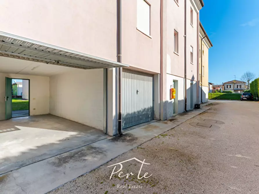 Immagine 19 di Appartamento in vendita  in Via Cesare Roda 11 a Curtatone
