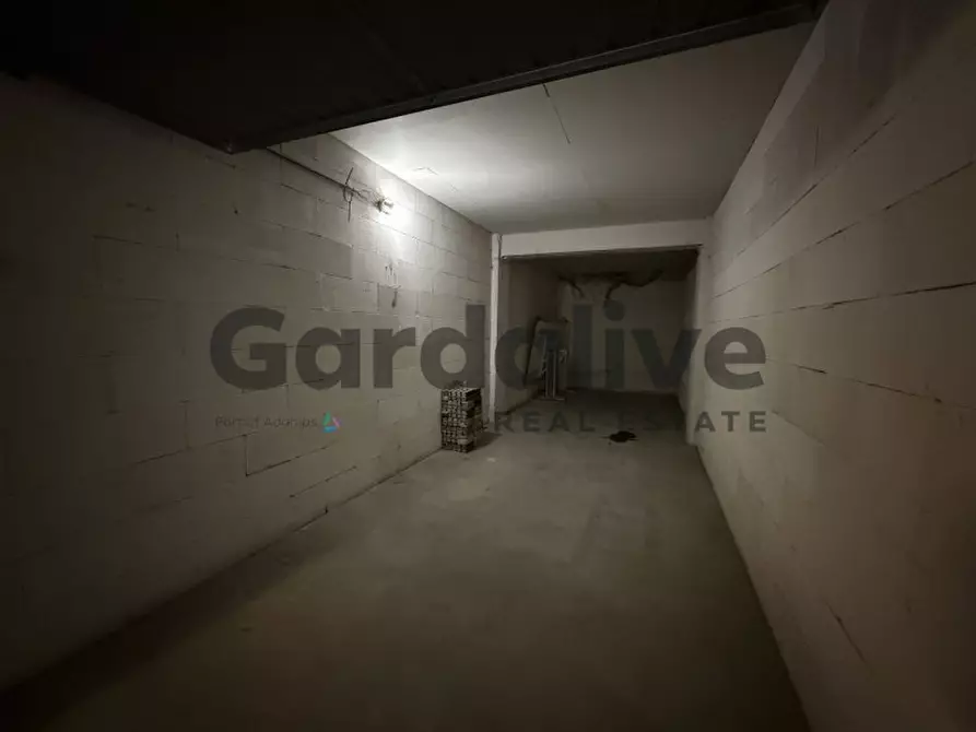 Immagine 1 di Garage in vendita  a Moniga Del Garda