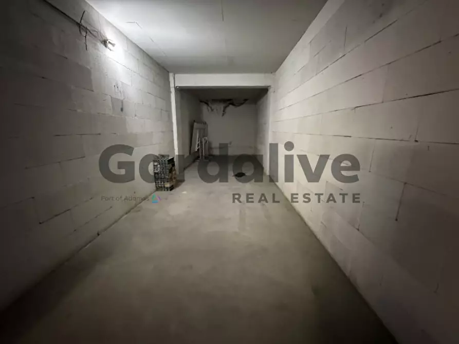 Immagine 3 di Garage in vendita  a Moniga Del Garda