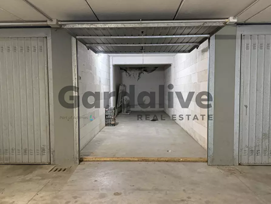 Immagine 6 di Garage in vendita  a Moniga Del Garda