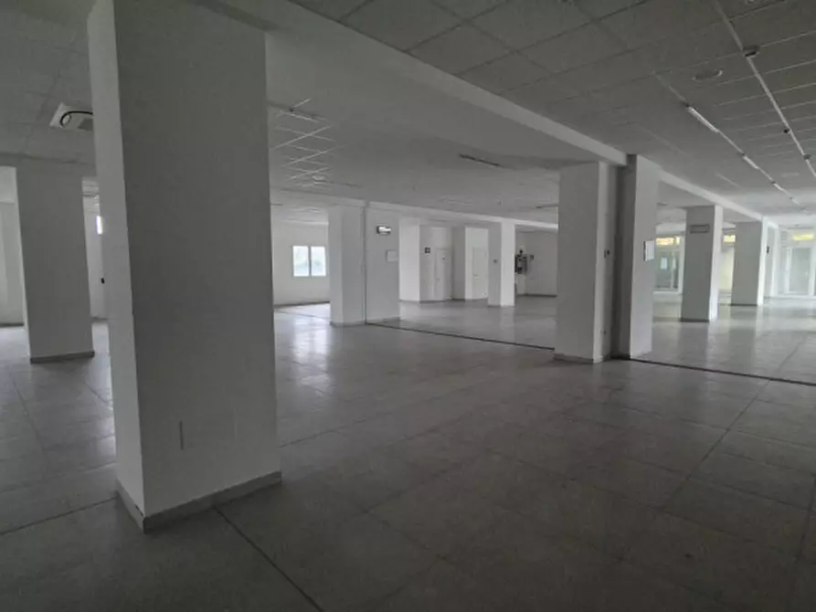 Immagine 2 di Negozio in affitto  in Via Camillo Benso di Cavour 20 a Cavezzo