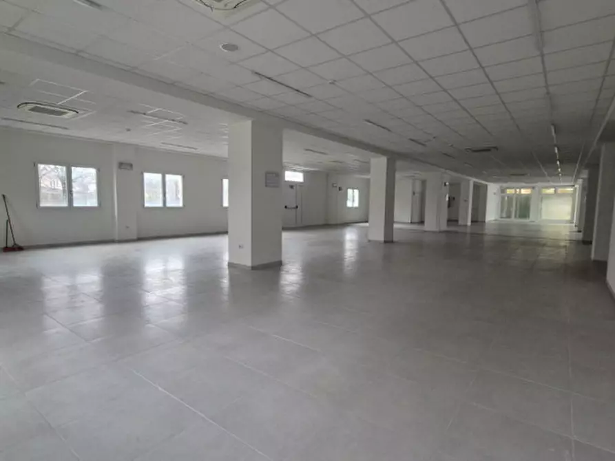 Immagine 4 di Negozio in affitto  in Via Camillo Benso di Cavour 20 a Cavezzo