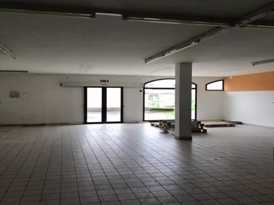 Immagine 3 di Negozio in vendita  in Via Bonfiglio Perini, 25023 Gottolengo BS, Italia a Gottolengo