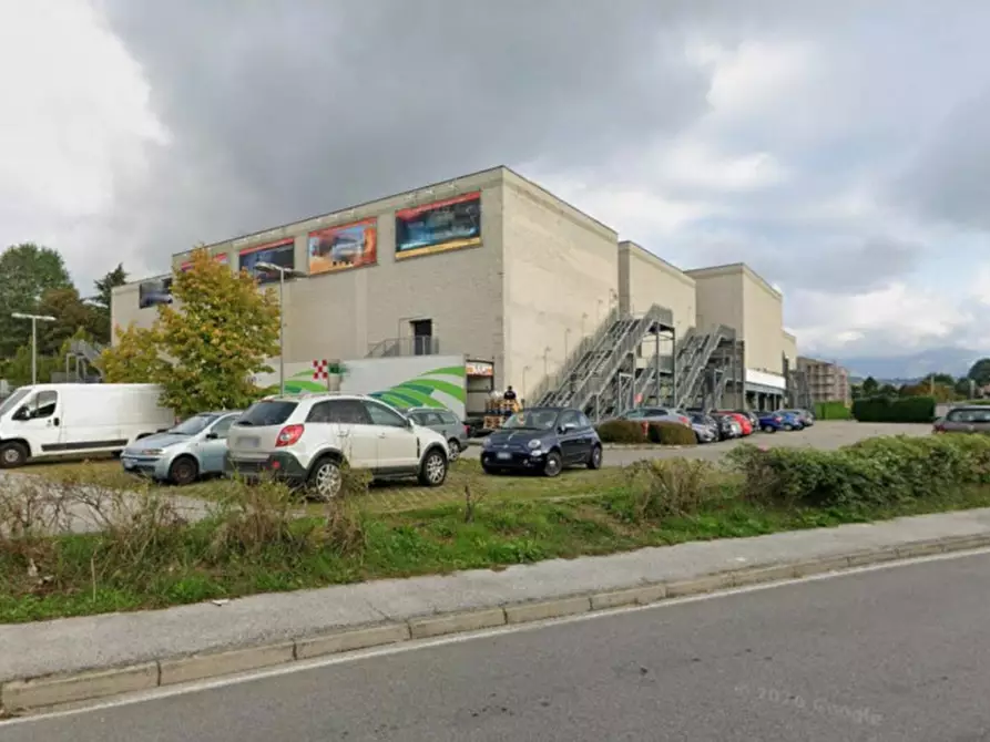 Immagine 1 di Negozio in vendita  in Via G. Leopardi, 1, 22070 Lucino CO, Italia a Montano Lucino