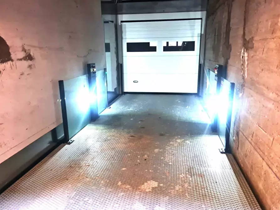 Immagine 3 di Garage in vendita  in via Paglia Corta a Bologna