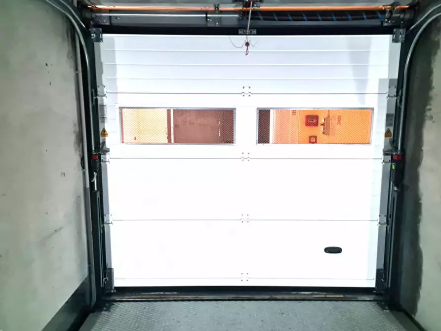 Immagine 5 di Garage in vendita  in via Paglia Corta a Bologna