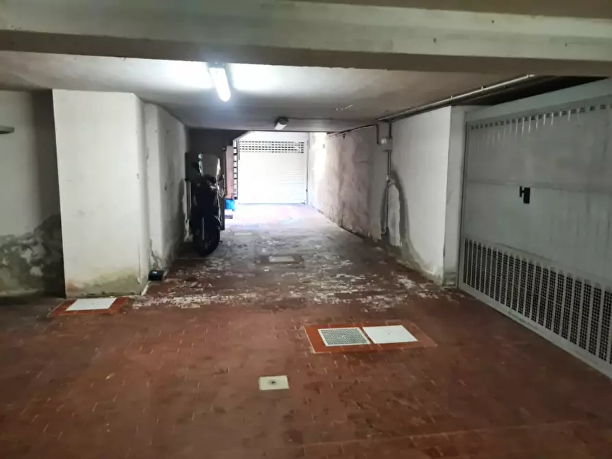 Immagine 7 di Garage in vendita  in via Paglia Corta a Bologna