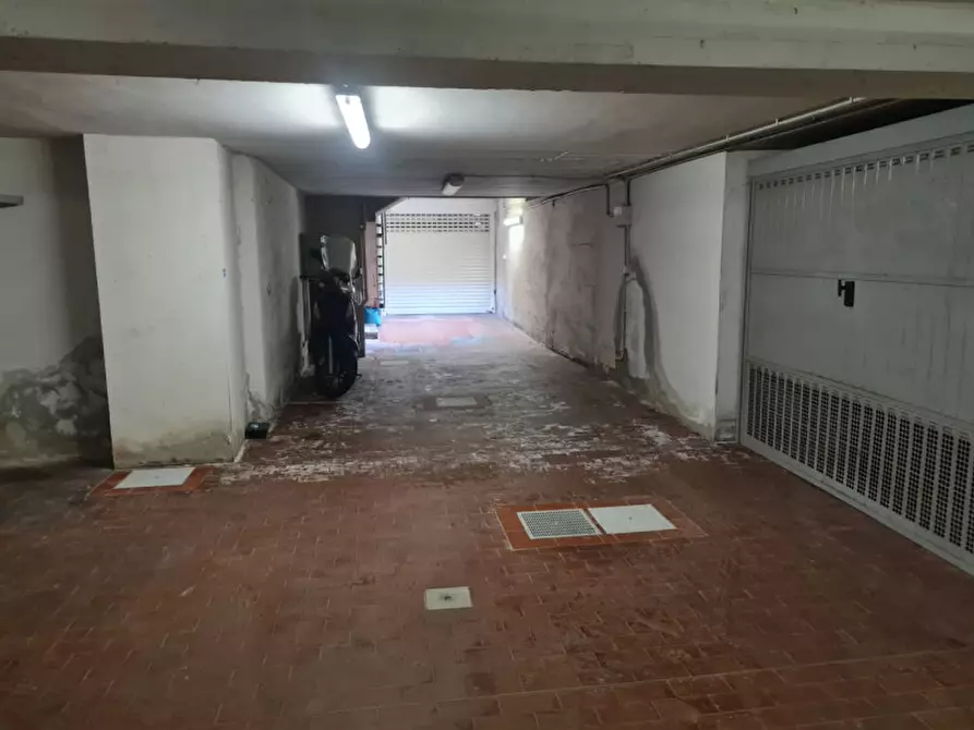 Immagine 8 di Garage in vendita  in via Paglia Corta a Bologna