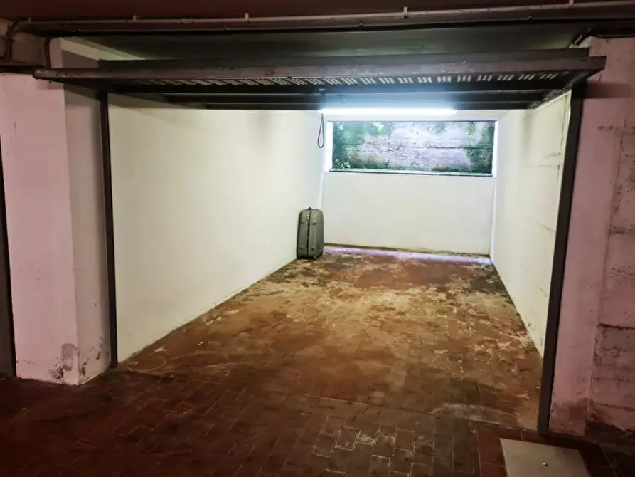 Immagine 10 di Garage in vendita  in via Paglia Corta a Bologna