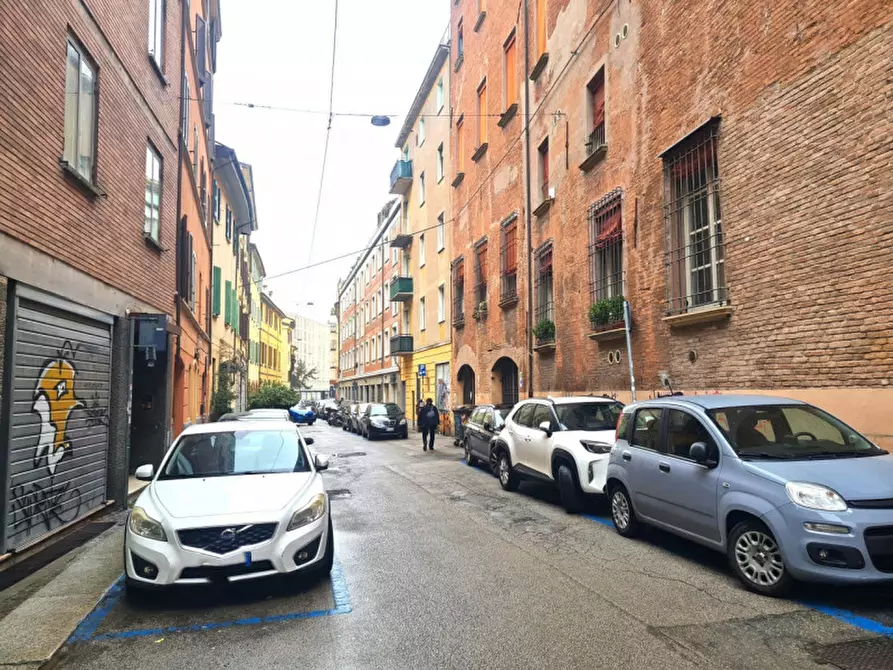Immagine 13 di Garage in vendita  in via Paglia Corta a Bologna
