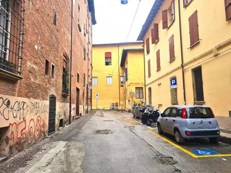 Immagine 14 di Garage in vendita  in via Paglia Corta a Bologna