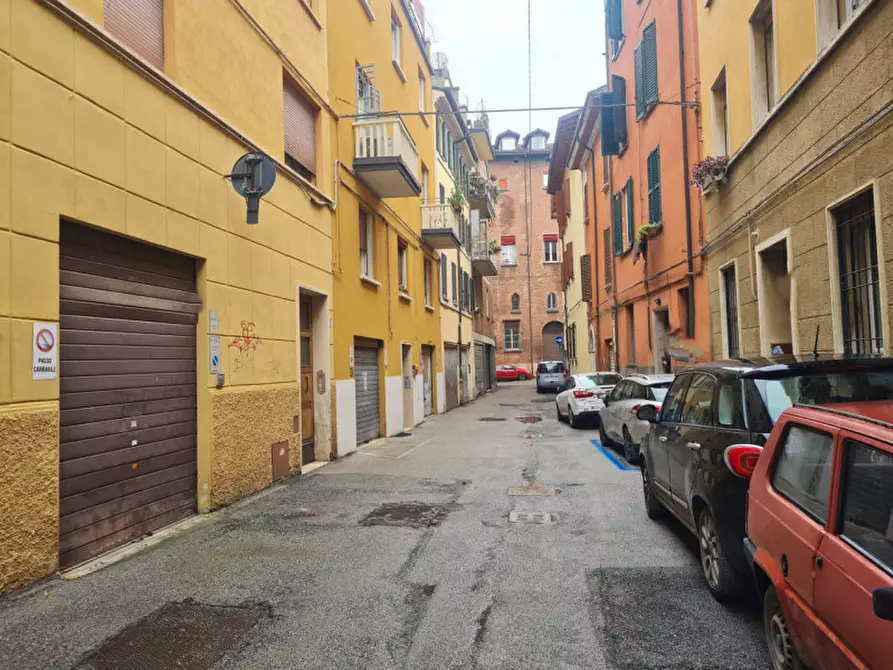 Immagine 16 di Garage in vendita  in via Paglia Corta a Bologna