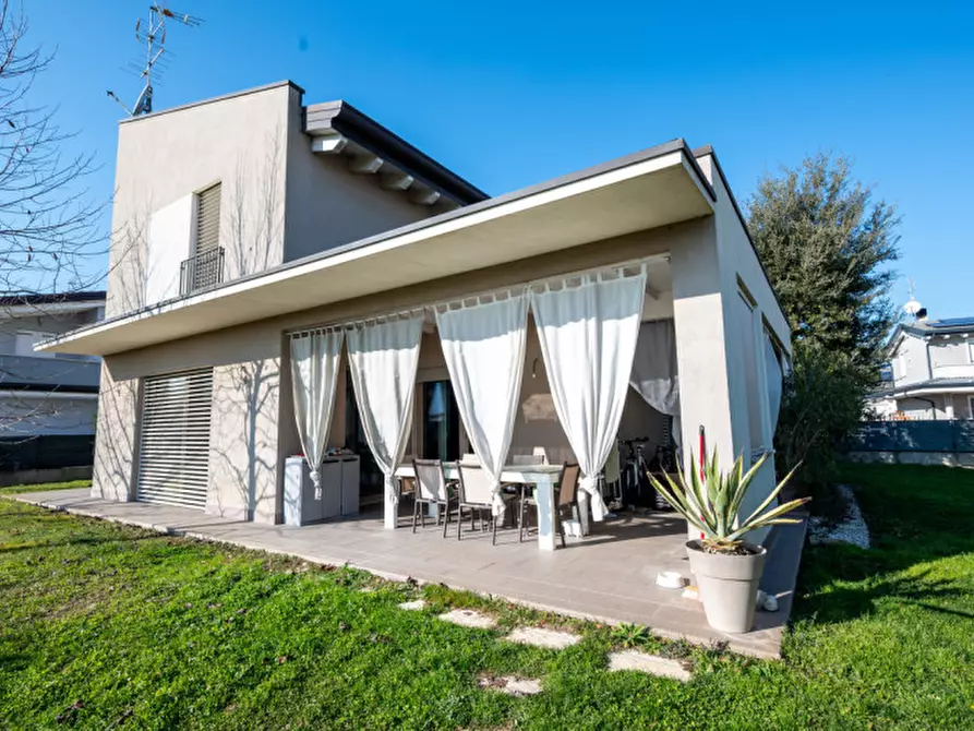 Immagine 1 di Villa in vendita  a Legnago