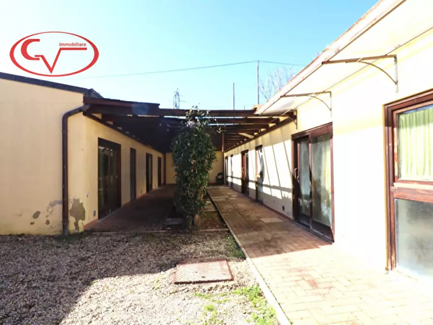 Immagine 1 di Villetta a schiera in vendita  in Viale Armando Diaz a Montevarchi