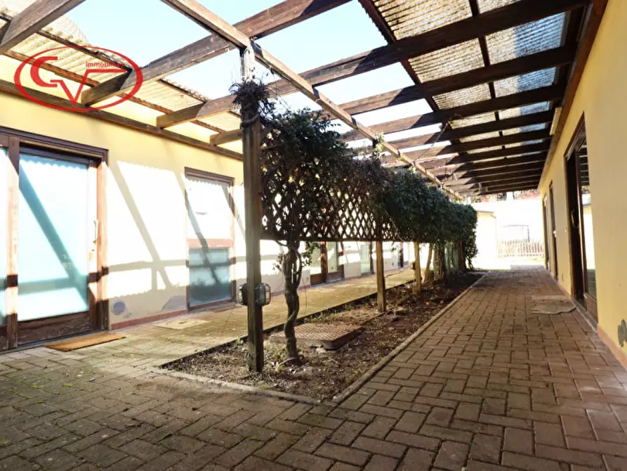 Immagine 2 di Villetta a schiera in vendita  in Viale Armando Diaz a Montevarchi