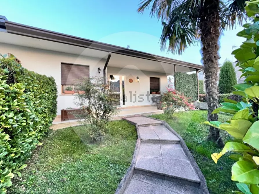 Immagine 1 di Casa bifamiliare in vendita  a Camposampiero