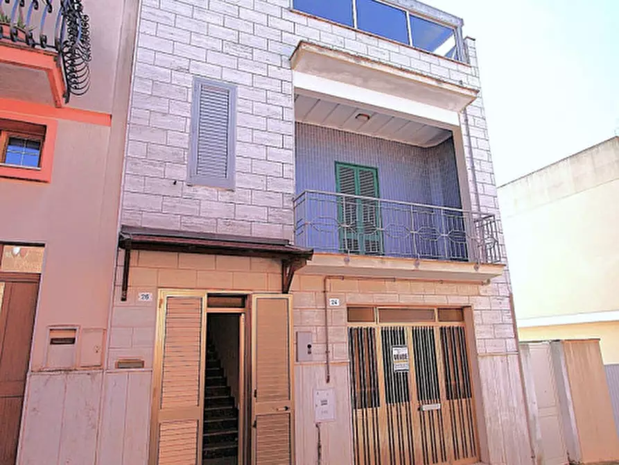Immagine 1 di Casa bifamiliare in vendita  in Via Galilei a Matino