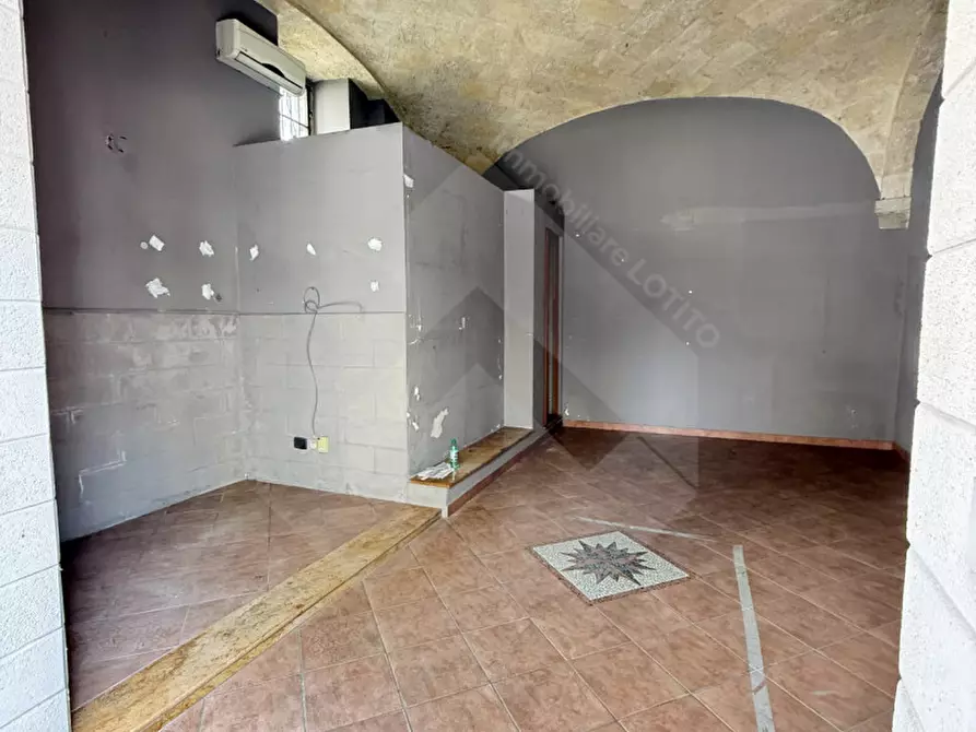 Immagine 1 di Negozio in affitto  in Via Onofrio Jannuzzi 52 a Andria