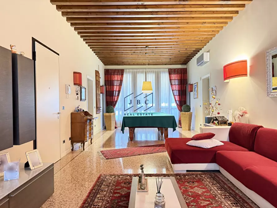 Immagine 1 di Appartamento in vendita  in Via Roma a Oderzo