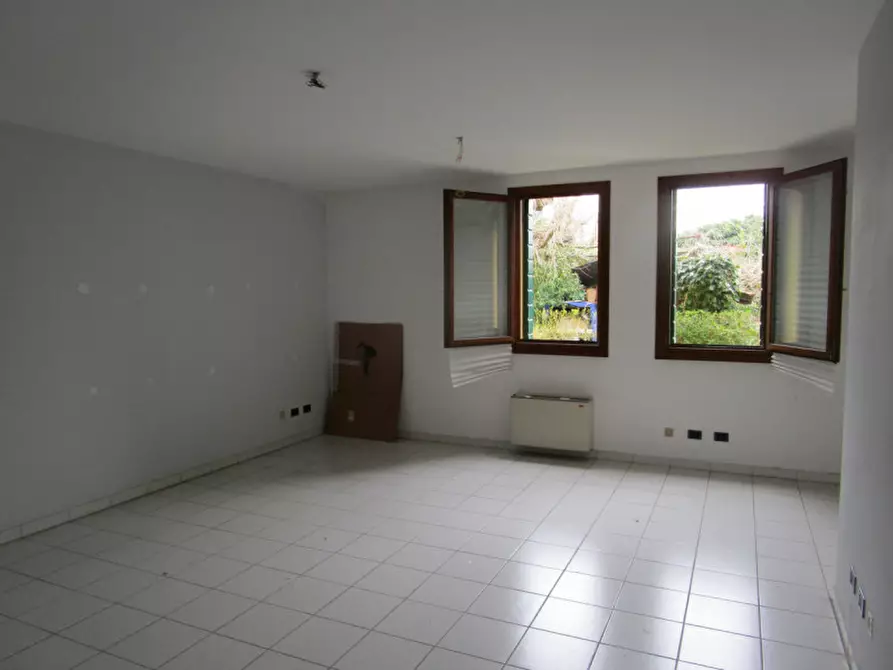 Immagine 2 di Ufficio in affitto  in Via Riviera del Brenta a Fiesso D'artico