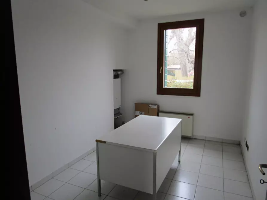 Immagine 4 di Ufficio in affitto  in Via Riviera del Brenta a Fiesso D'artico