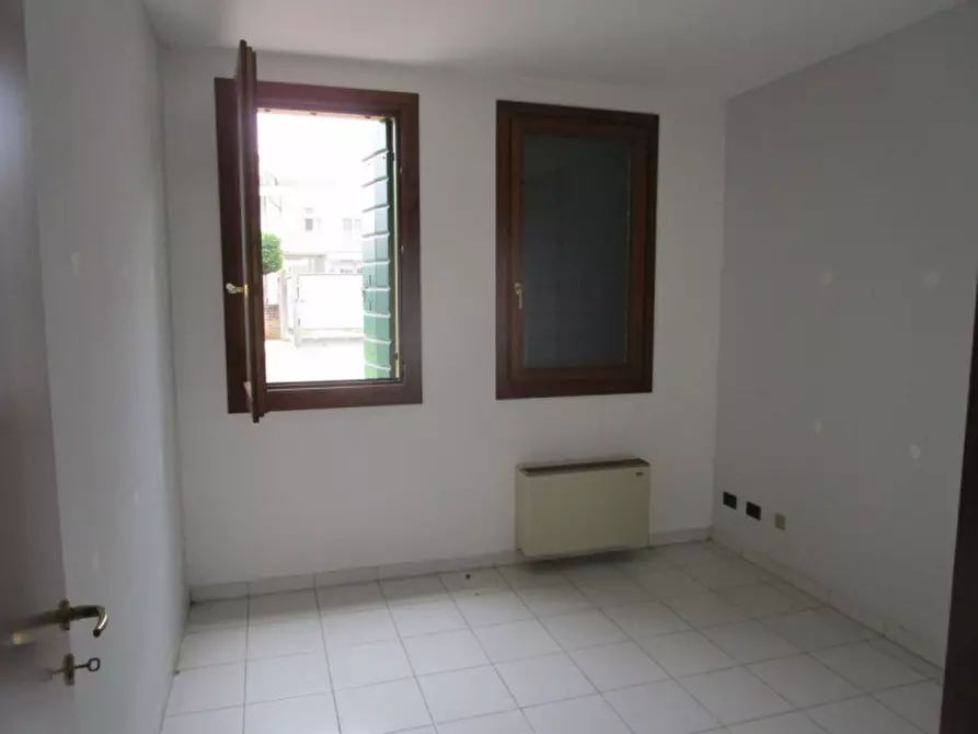 Immagine 5 di Ufficio in affitto  in Via Riviera del Brenta a Fiesso D'artico